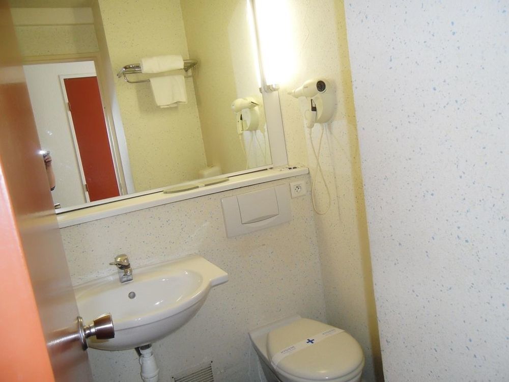 Hotel Inn Grenoble Eybens Parc Des Expositions Ex Kyriad 객실 사진